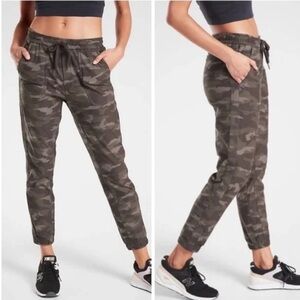 Athleta Farallon Black/Olive Camo Drawstring Joggers Size 10
